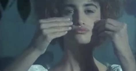 penelope cruz nue|Penelope Cruz nude in Serie Rose (1991)